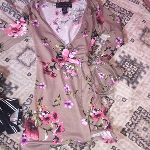 Very cute dress with tie